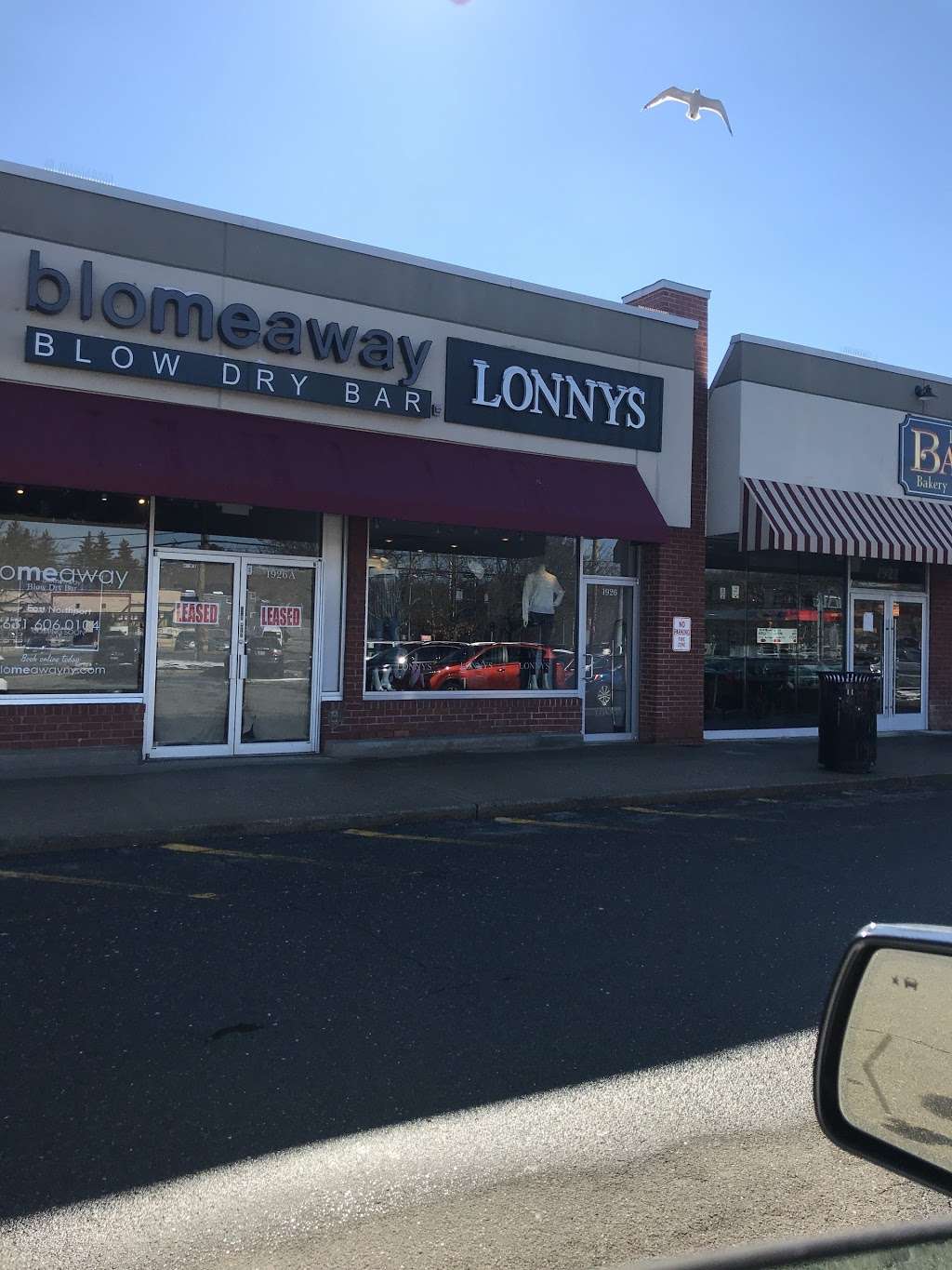 Lonnys Wardrobe of Elwood | 1926 Jericho Turnpike, East Northport, NY 11731, USA | Phone: (631) 421-2650