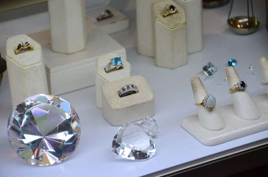 Knutson Jewelers Inc | 117 S Main St, Jefferson, WI 53549, USA | Phone: (920) 674-4200