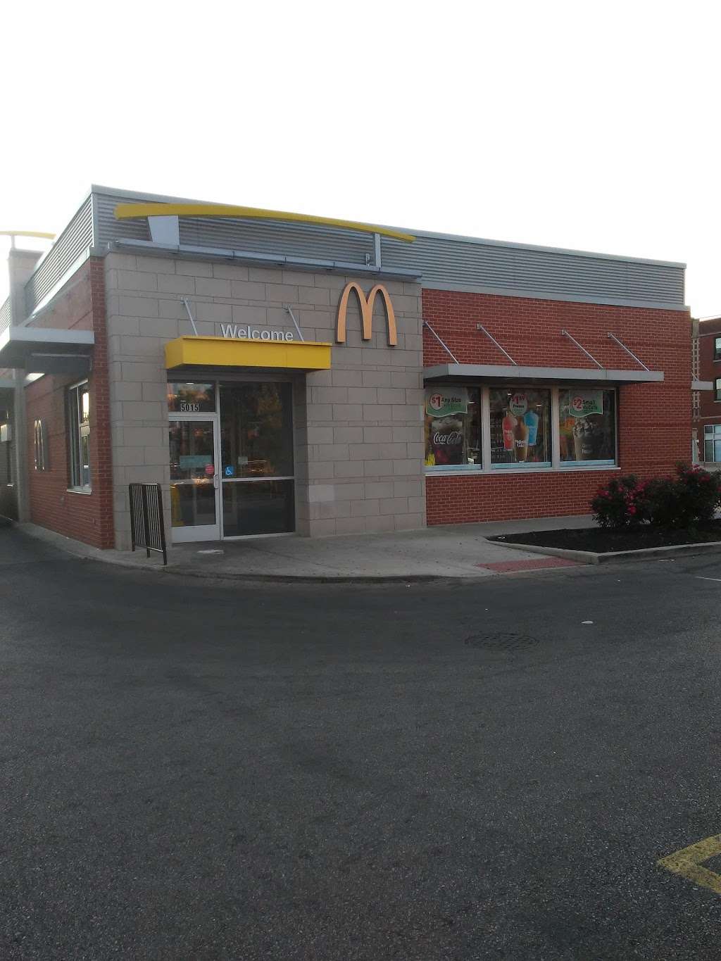 McDonalds | 5015 W Madison St, Chicago, IL 60644, USA | Phone: (773) 378-1470