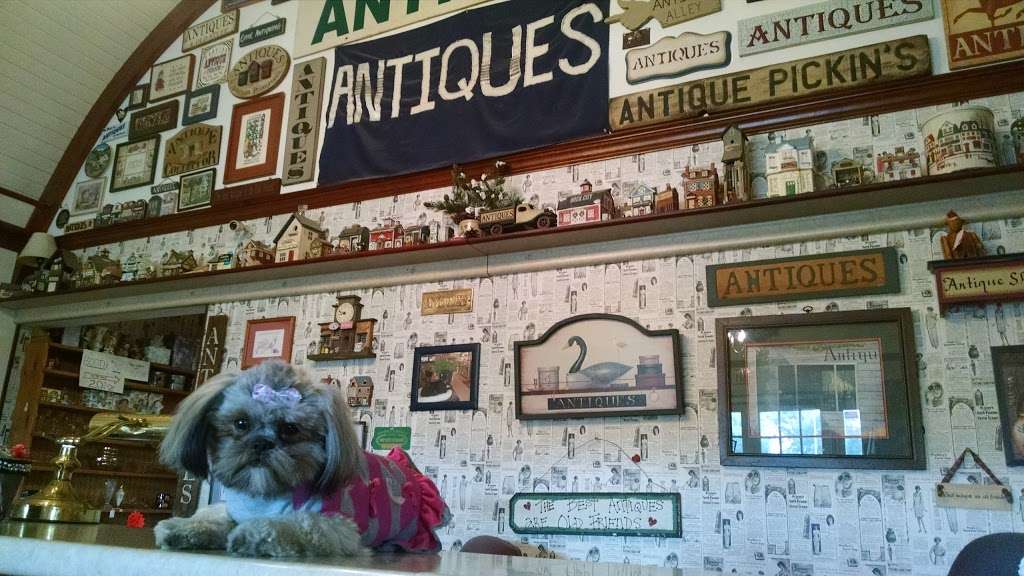 Antique Alley of Bridgeville llc | 18208 Sussex Hwy, Bridgeville, DE 19933, USA | Phone: (302) 337-3137