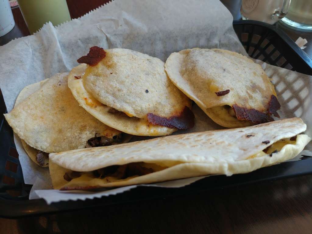 Las Gorditas De Don Angel #4 | 165 E Highland Ave, Elgin, IL 60120, USA | Phone: (847) 468-0330