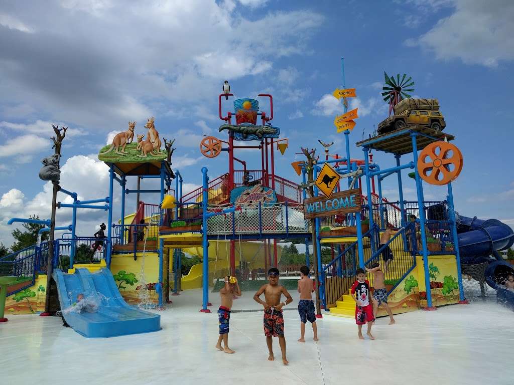 Raging Waves Waterpark | 4000 N Bridge St, Yorkville, IL 60560, USA | Phone: (630) 882-6575