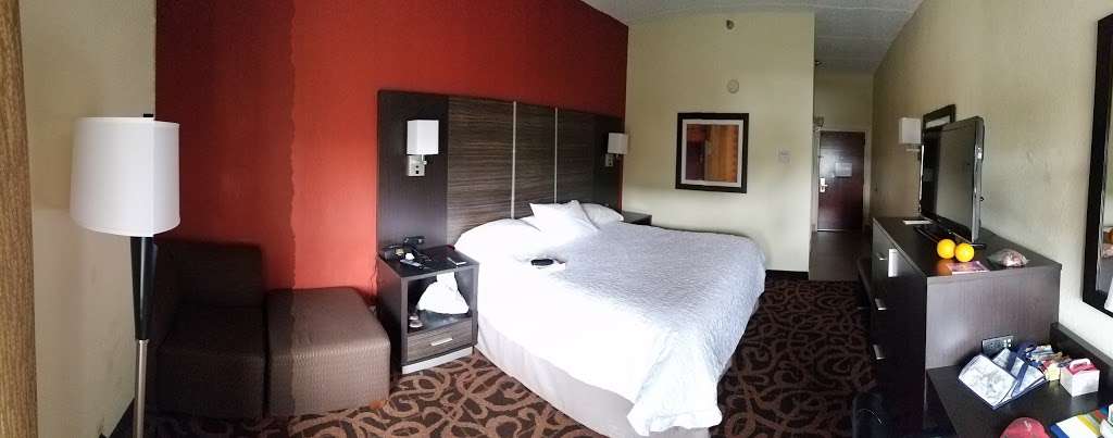 Hampton Inn Houston/Baytown | 7211 Garth Rd, Baytown, TX 77521, USA | Phone: (281) 421-1234