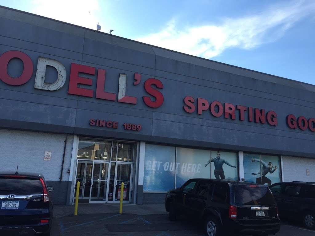 Modells Sporting Goods | 89-59 Bay Pkwy, Brooklyn, NY 11214, USA | Phone: (718) 373-1955