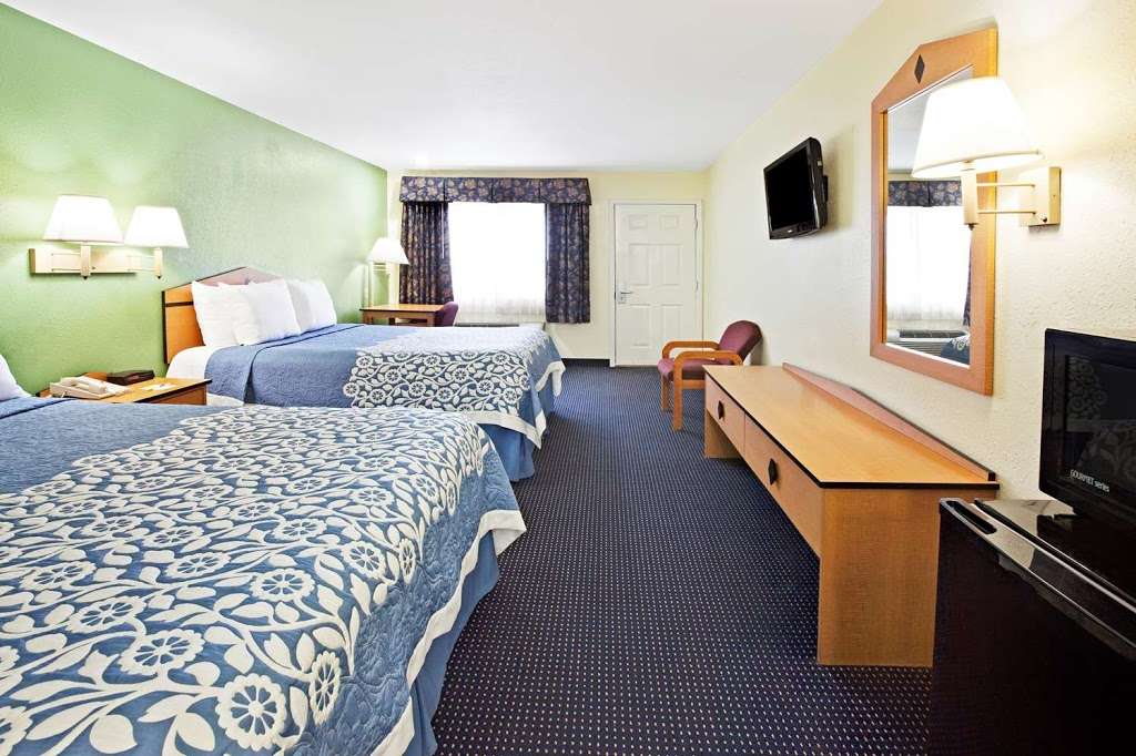 Days Inn by Wyndham Baytown Garth Road I10 East | 5021 East Fwy, Baytown, TX 77521, USA | Phone: (281) 839-2107