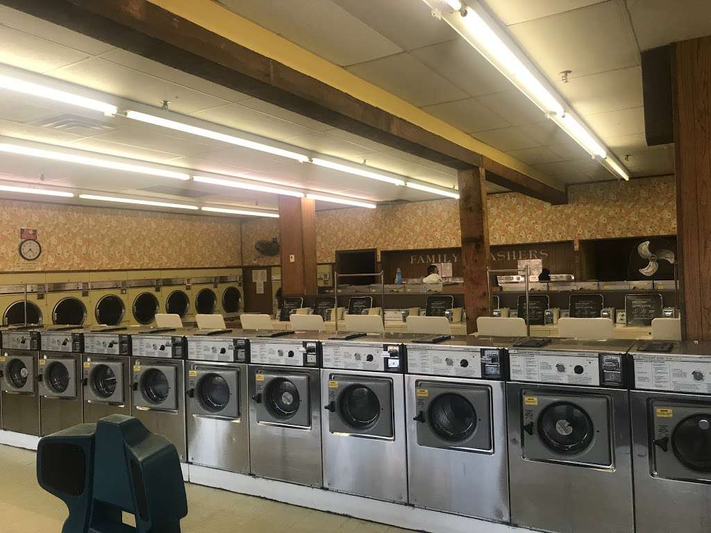 Tomahawk Laundromat | 10902 W 74th Terrace, Shawnee, KS 66203, USA | Phone: (913) 268-3535