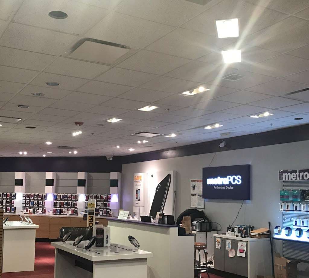 Metro by T-Mobile | 101 Independence Mall Way, Kingston, MA 02364, USA | Phone: (781) 299-2576