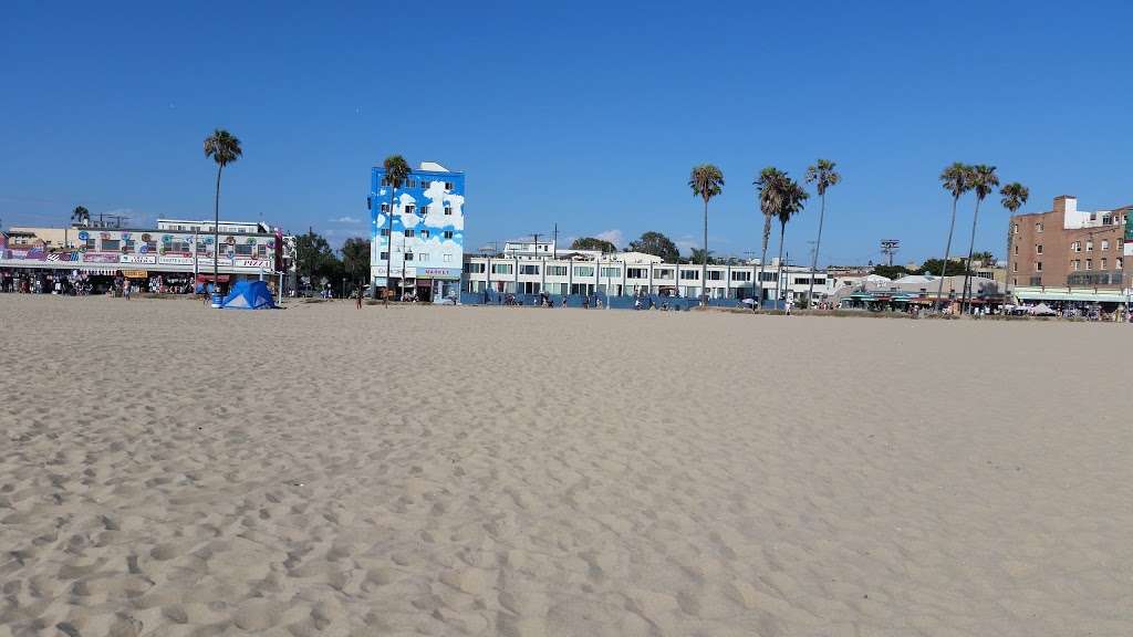 Beach House Market | 1101 Ocean Front Walk, Venice, CA 90291, USA | Phone: (310) 314-7708