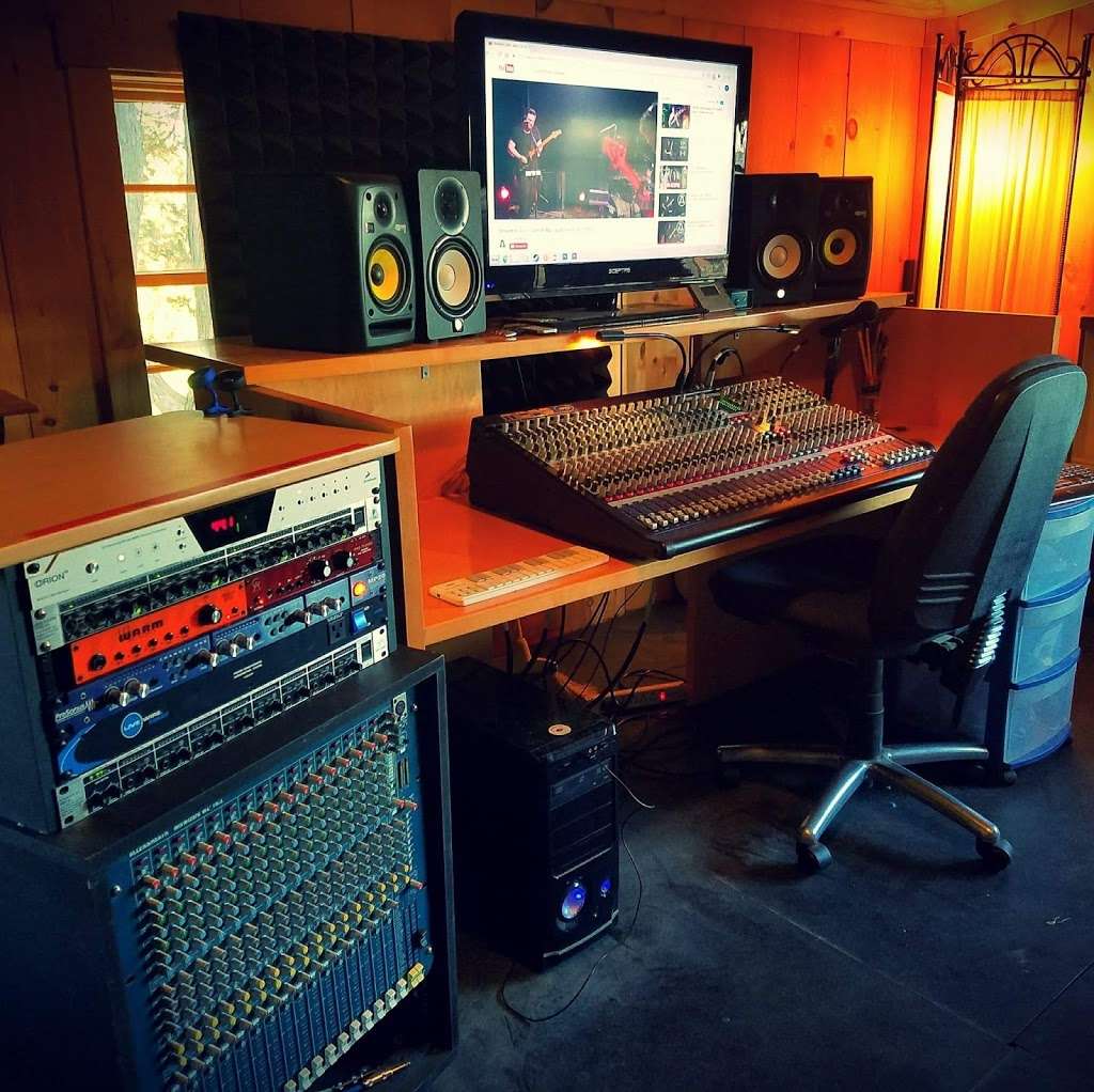 Everloft Studios LLC | 113 Breezy Hollow Dr, Chalfont, PA 18914, USA | Phone: (215) 622-6743