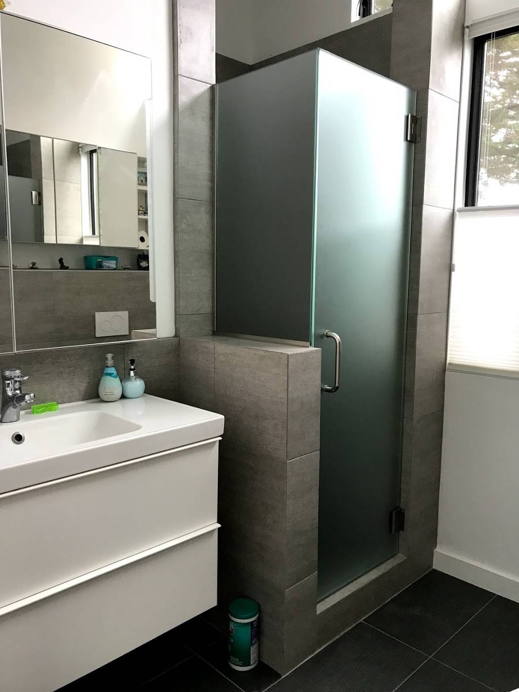 Showcase Shower Door Company | 1970 17th Ave, Santa Cruz, CA 95062, USA | Phone: (831) 464-3899