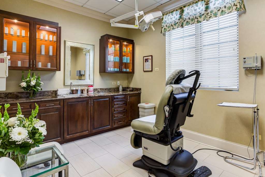 Derick Dermatology | 1531 S Grove Ave #101, Barrington, IL 60010, USA | Phone: (847) 381-8899