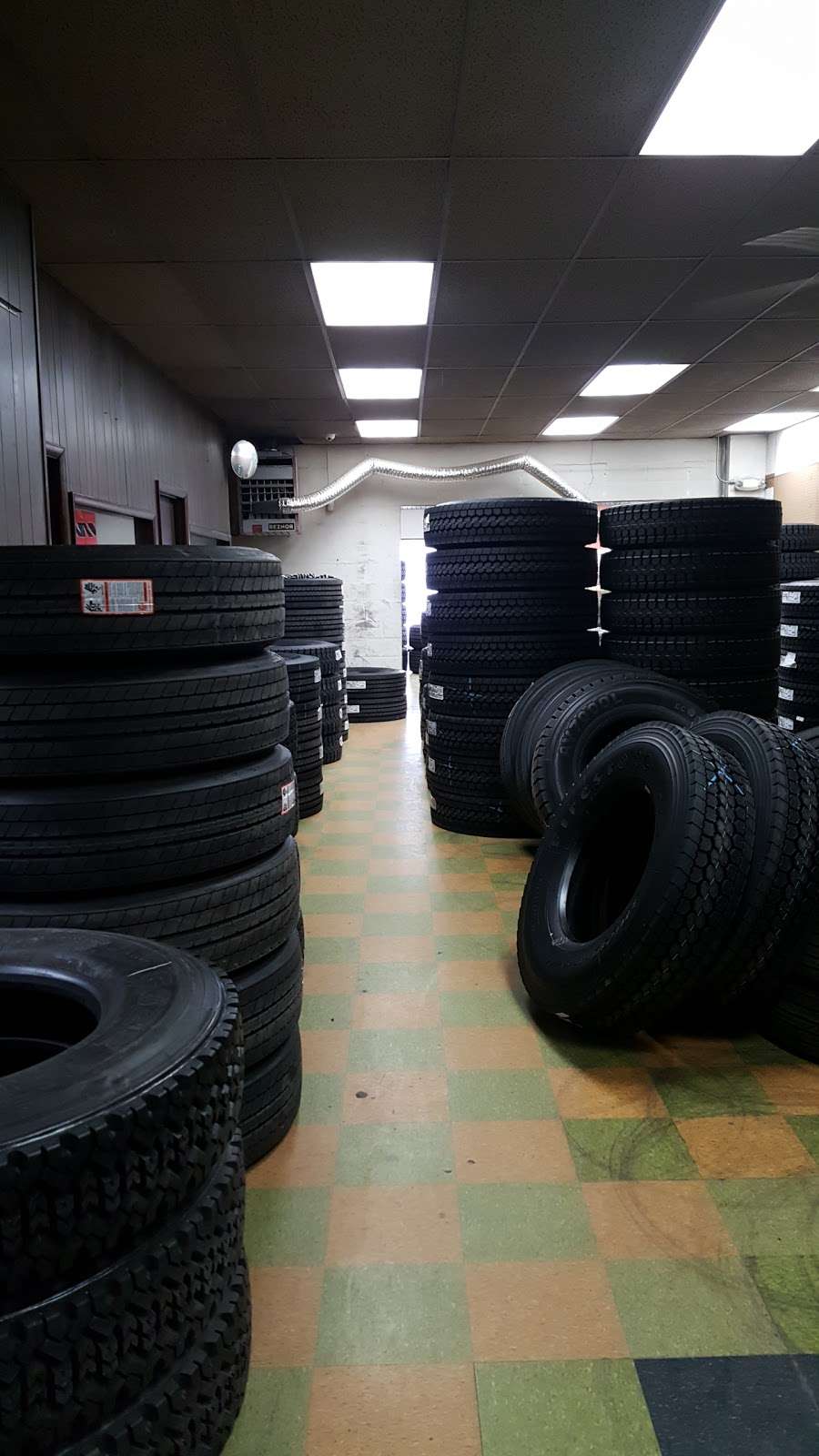 S & S Tire Service | 900 E Patrick St, Frederick, MD 21701, USA | Phone: (301) 696-0669