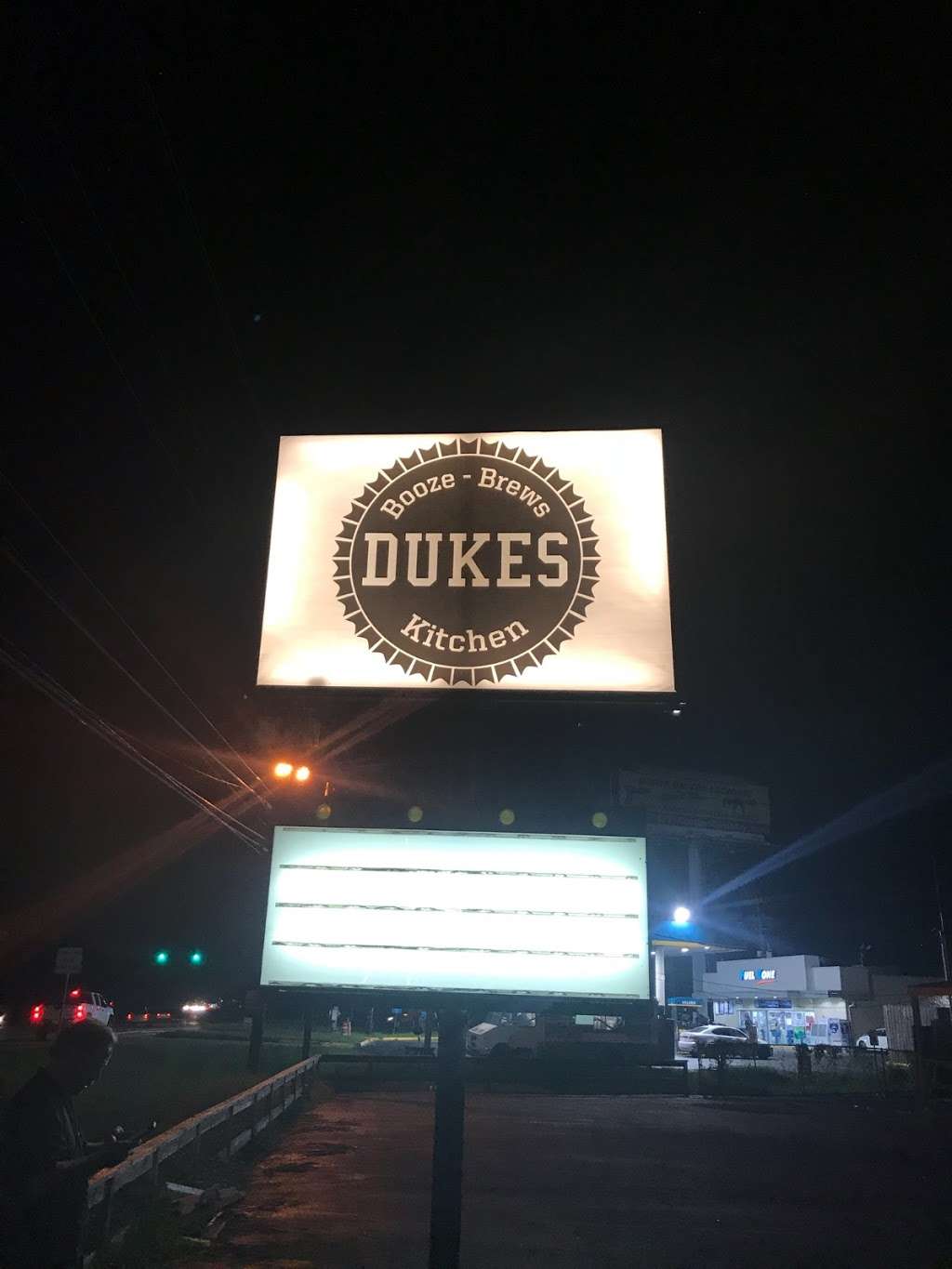 DUKES - Boozes, Brews, & Kitchen | 6303 Farm to Market 1960 Road East, Humble, TX 77338, USA | Phone: (832) 644-1861