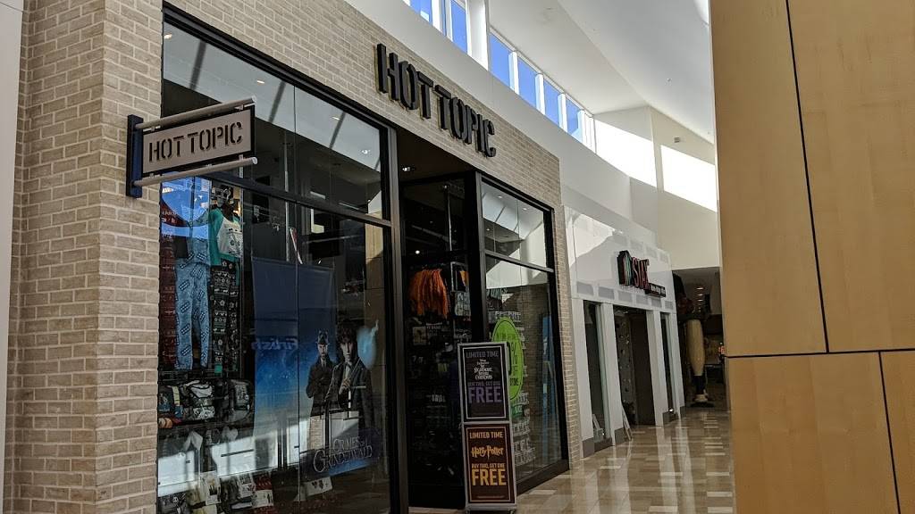 Hot Topic | 3111 W Chandler Blvd Space #2024, Chandler, AZ 85226, USA | Phone: (480) 899-4445