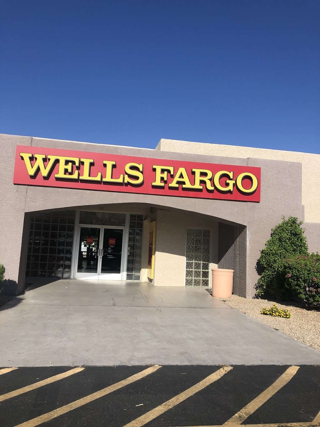 Wells Fargo Bank | 14595 N Scottsdale Rd, Scottsdale, AZ 85254, USA | Phone: (480) 624-3800