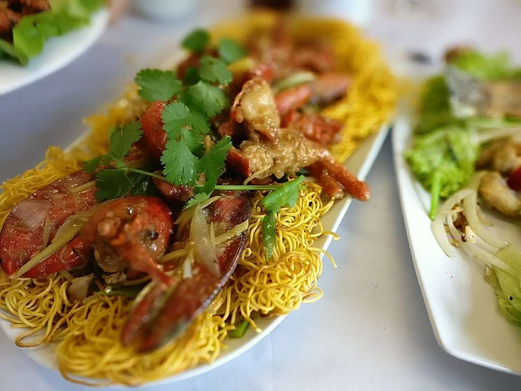 Minh Restaurant | 390 Barking Rd, London E13 8AJ, UK | Phone: 020 3417 7070