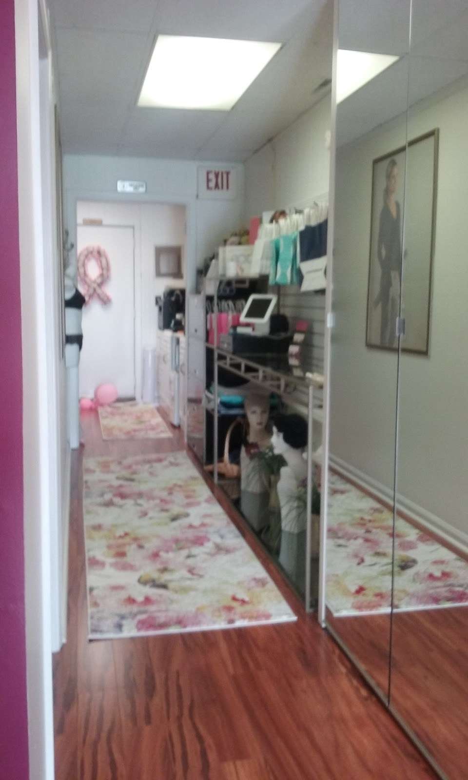 Pink Ribbon Boutique | 18 Village Square, Smyrna, DE 19977, USA | Phone: (302) 223-6889