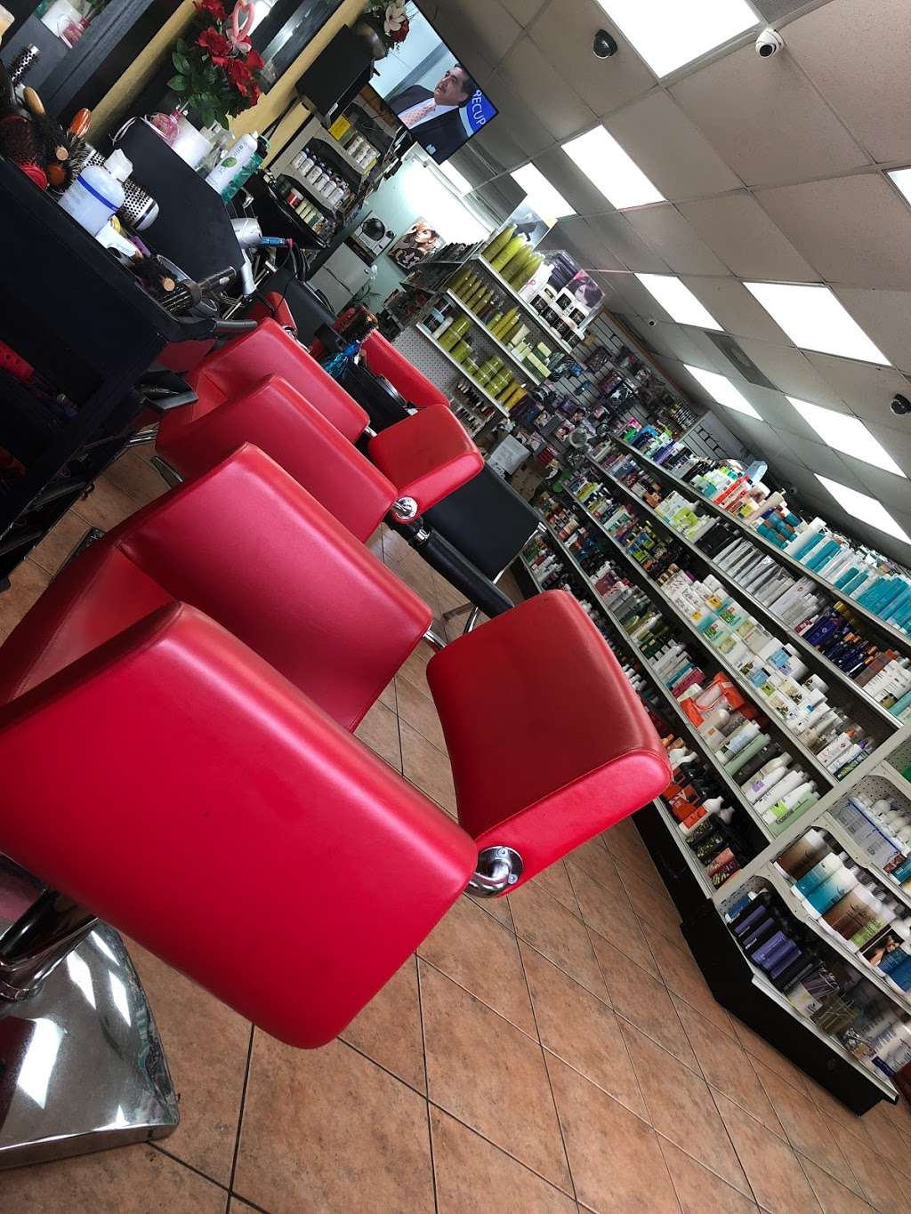 Dominican Beauty Supply & Salon | 19593 NW 57th Ave, Miami Gardens, FL 33055, USA | Phone: (305) 474-0332