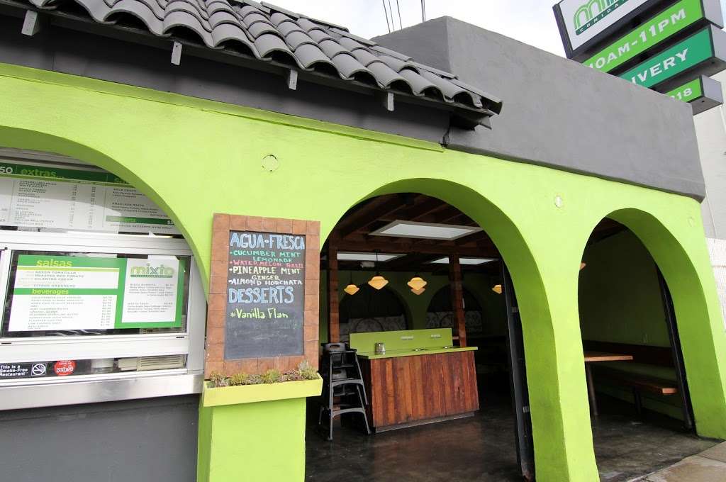 Mixto Comida Latina | 2827 Hyperion Ave, Los Angeles, CA 90027, USA | Phone: (323) 668-1818