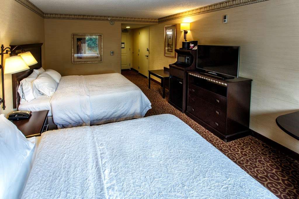 Hampton Inn & Suites Staten Island | 1120 South Ave, Staten Island, NY 10314, USA | Phone: (718) 477-1600