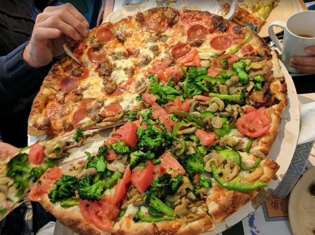 Country Pizza& Restaurant | 418 Main St, Monroe, CT 06468, USA | Phone: (203) 261-0223