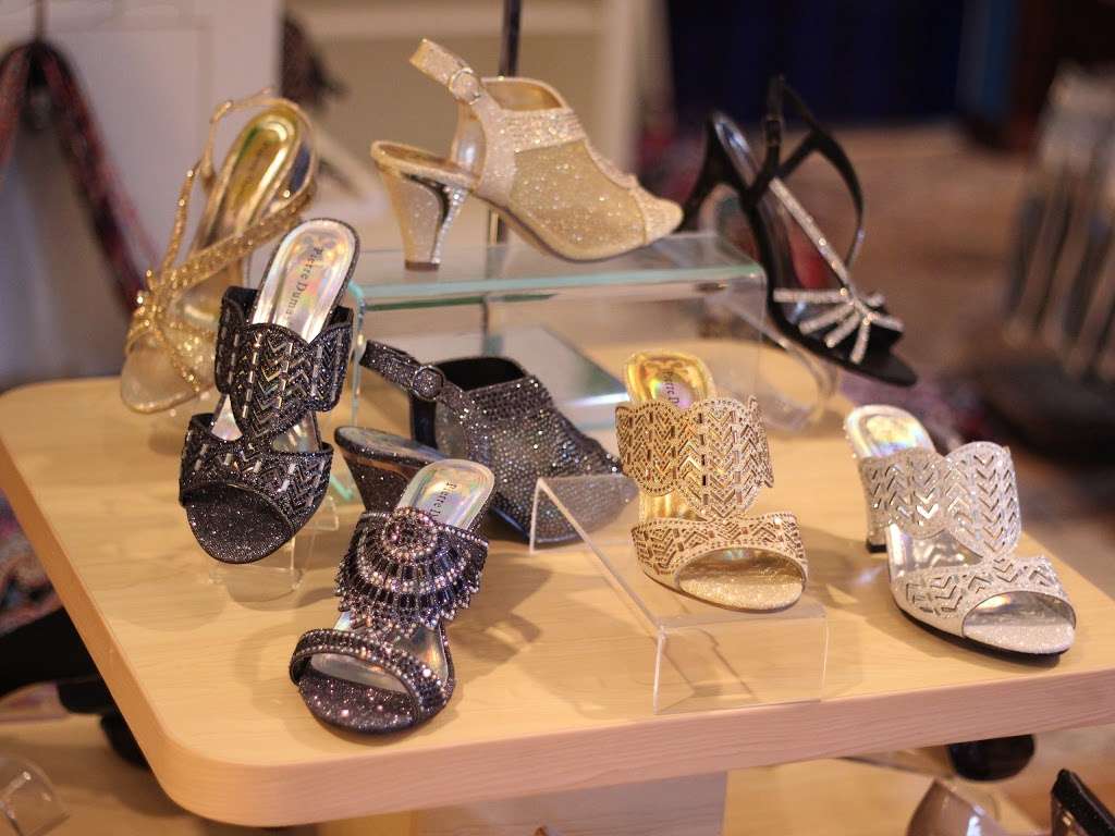 Shoe Biz | 3634 Kiessel Rd, The Villages, FL 32163, USA | Phone: (352) 399-5422