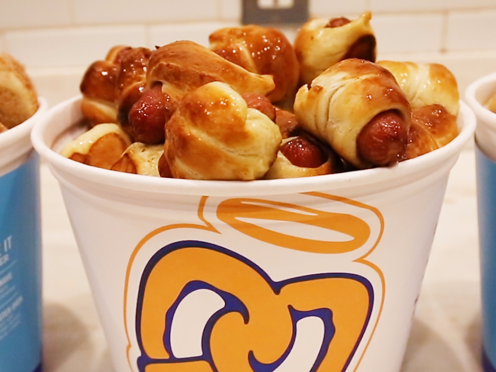 Auntie Annes | 8500 Peña Blvd, Denver, CO 80249, USA | Phone: (720) 325-2997