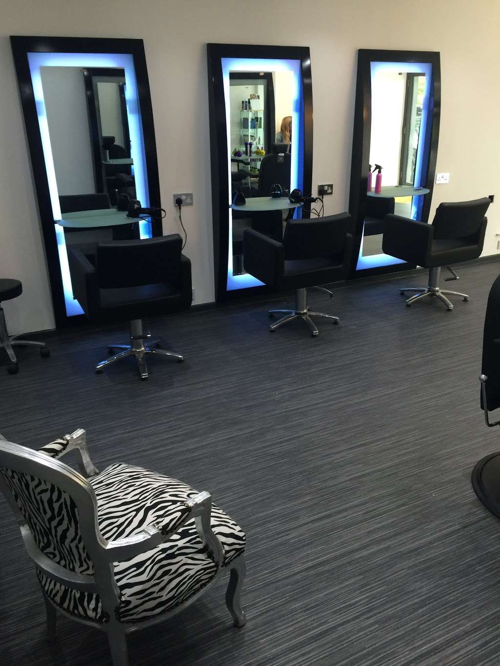 Cabello Unisex Hair Salon | 684 Goffs Ln, Goffs Oak, Waltham Cross EN7 5ET, UK | Phone: 01707 879554