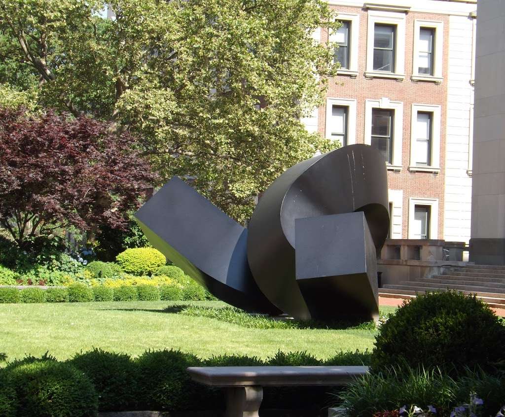 Clement Meadmore - The Curl | 3022 Broadway, New York, NY 10027, USA