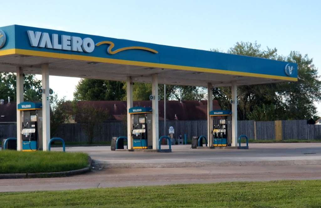 Valero Scarsdale | 12375 Scarsdale Blvd, Houston, TX 77089, USA | Phone: (713) 688-7000