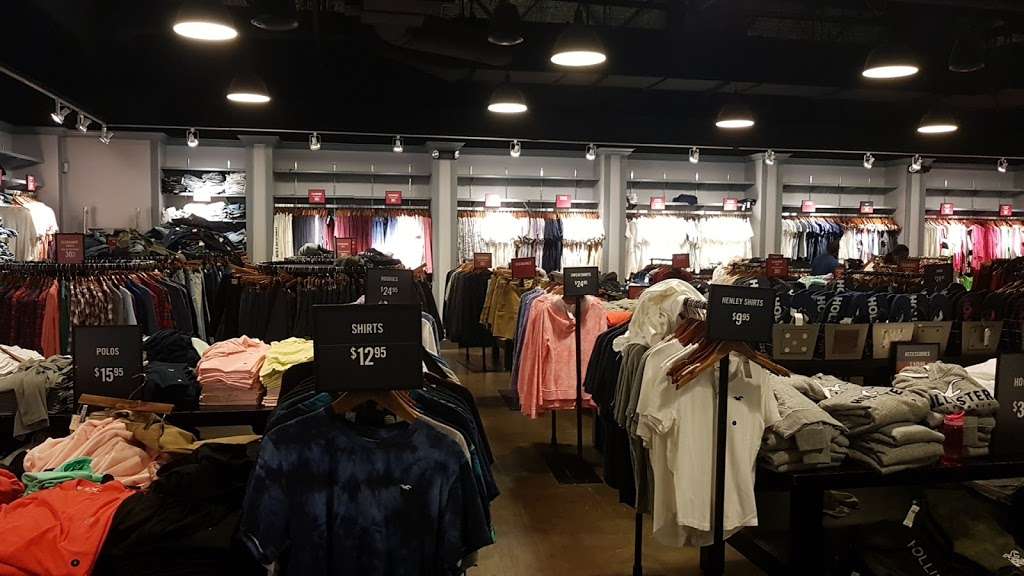 Hollister Co. Outlet | 651 Kapkowski Rd #1446, Elizabeth, NJ 07201, USA | Phone: (908) 352-4701