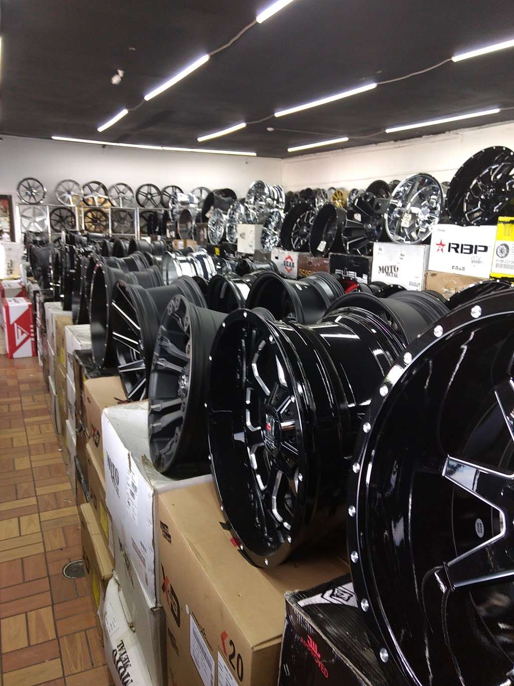 A1 Tire & Wheels | 12170 Bissonnet St, Houston, TX 77099, USA | Phone: (281) 564-2000