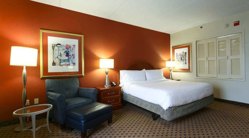 Hilton Garden Inn Secaucus/Meadowlands | East Service Road, 875 NJ-3, Secaucus, NJ 07094, USA | Phone: (201) 864-1400