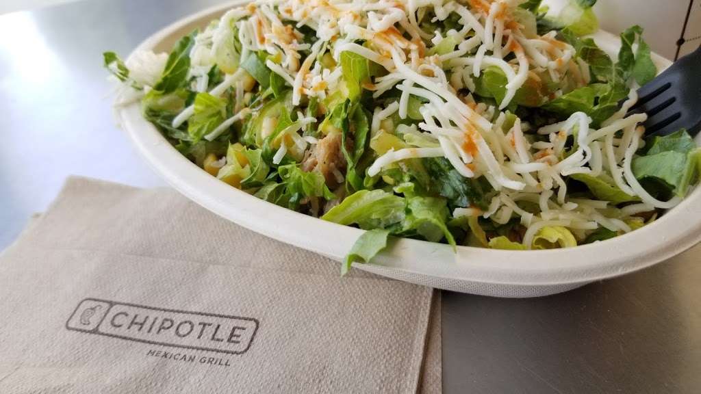 Chipotle Mexican Grill | 4012 W Riverside Dr, Burbank, CA 91505, USA | Phone: (818) 561-2004