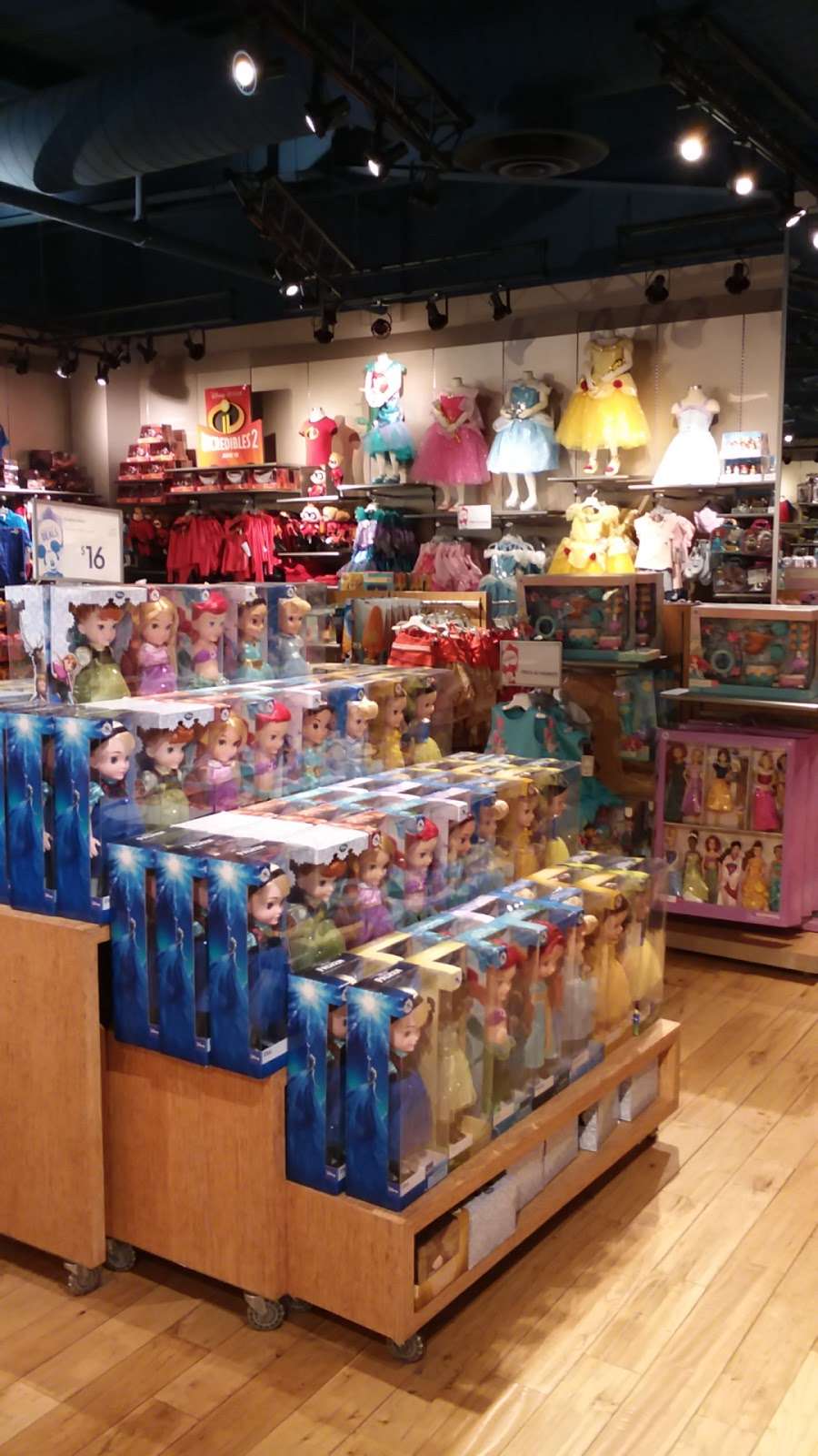Disney Store | 35 S Willowdale Dr, Lancaster, PA 17602, USA | Phone: (717) 391-6717