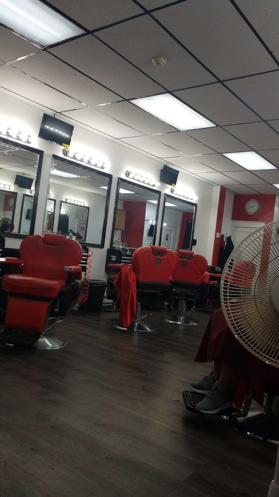 La Familia Barber Shop | 1354 E Lycoming St, Philadelphia, PA 19124, USA