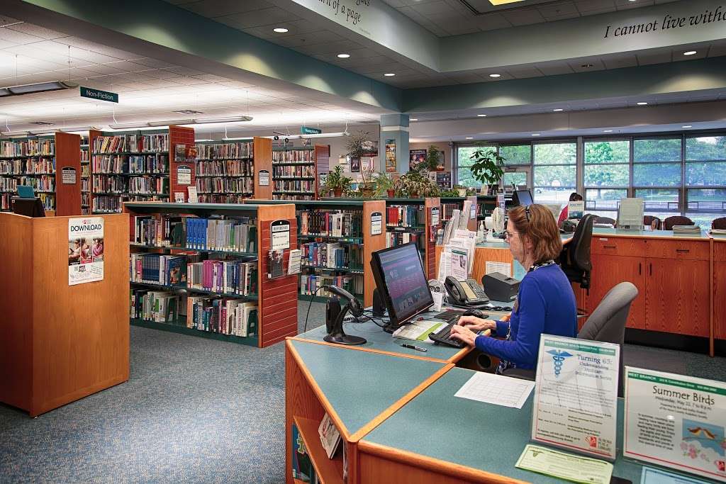Aurora Public Library - West Branch | 233 S Constitution Dr, Aurora, IL 60506, USA | Phone: (630) 264-3600