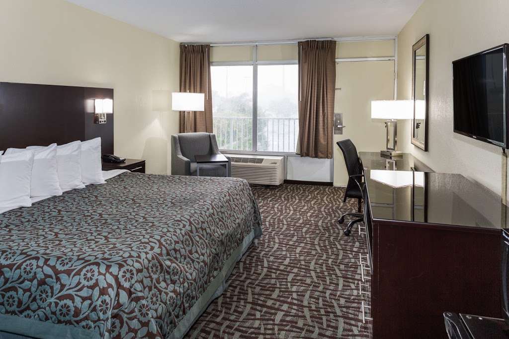 Days Inn by Wyndham Melbourne | 4500 W New Haven Ave, Melbourne, FL 32904, USA | Phone: (321) 837-9023