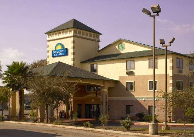 Days Inn & Suites by Wyndham San Antonio North/Stone oak | 1505 Bexar Crossing St, San Antonio, TX 78232, USA | Phone: (210) 764-3920