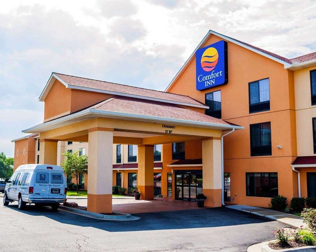 Comfort Inn Kansas City / Airport | 11100 N Ambassador Dr, Kansas City, MO 64153, USA | Phone: (816) 569-2500