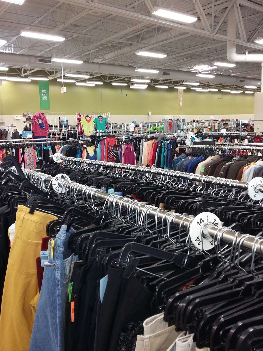 Goodwill Store & Donation Center | 481 West Countryside Parkway, Yorkville, IL 60560, USA | Phone: (630) 553-6969