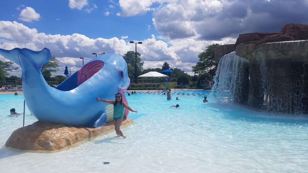 Family Aquatic Center at Heritage Park | 105 Community Blvd, Wheeling, IL 60090, USA | Phone: (847) 465-3333