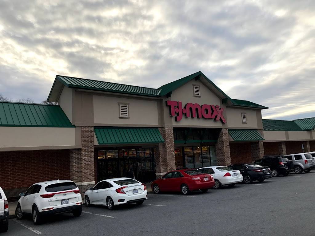 T.J. Maxx | 2829 Battleground Ave, Greensboro, NC 27408, USA | Phone: (336) 288-2884