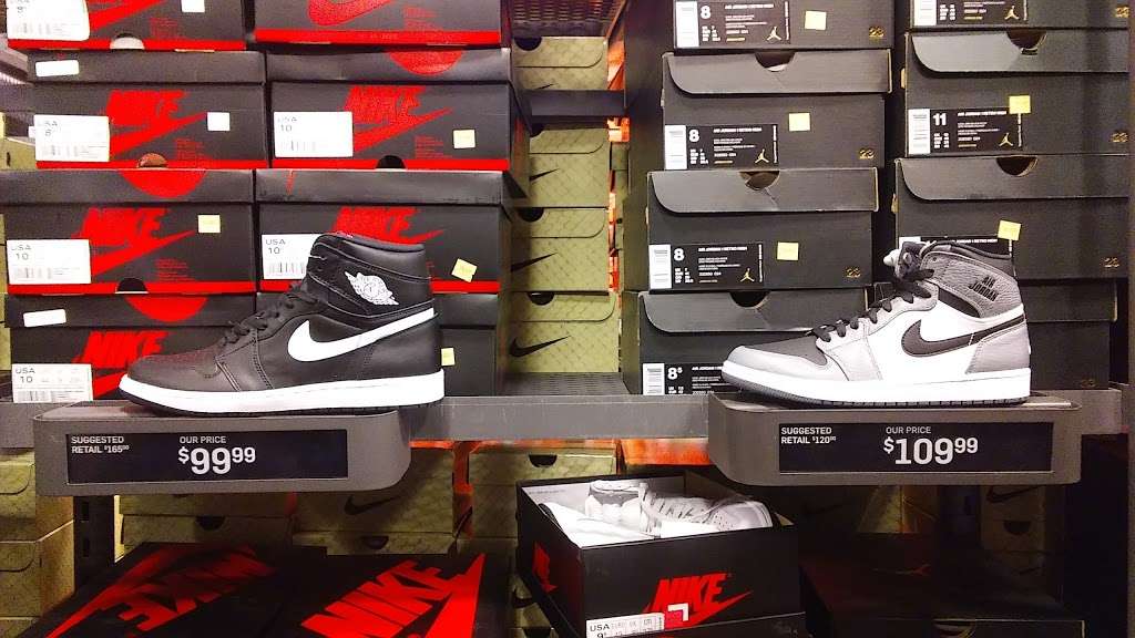 Nike Factory Store | 17600 Collier Ave Suite B 118, Lake Elsinore, CA 92530, USA | Phone: (951) 245-5665