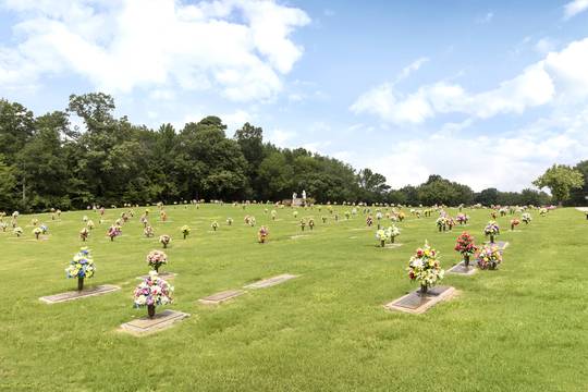 Oakwood Memorial Gardens | 2100 Moncrief Rd, Gardendale, AL 35071, USA | Phone: (205) 631-2100