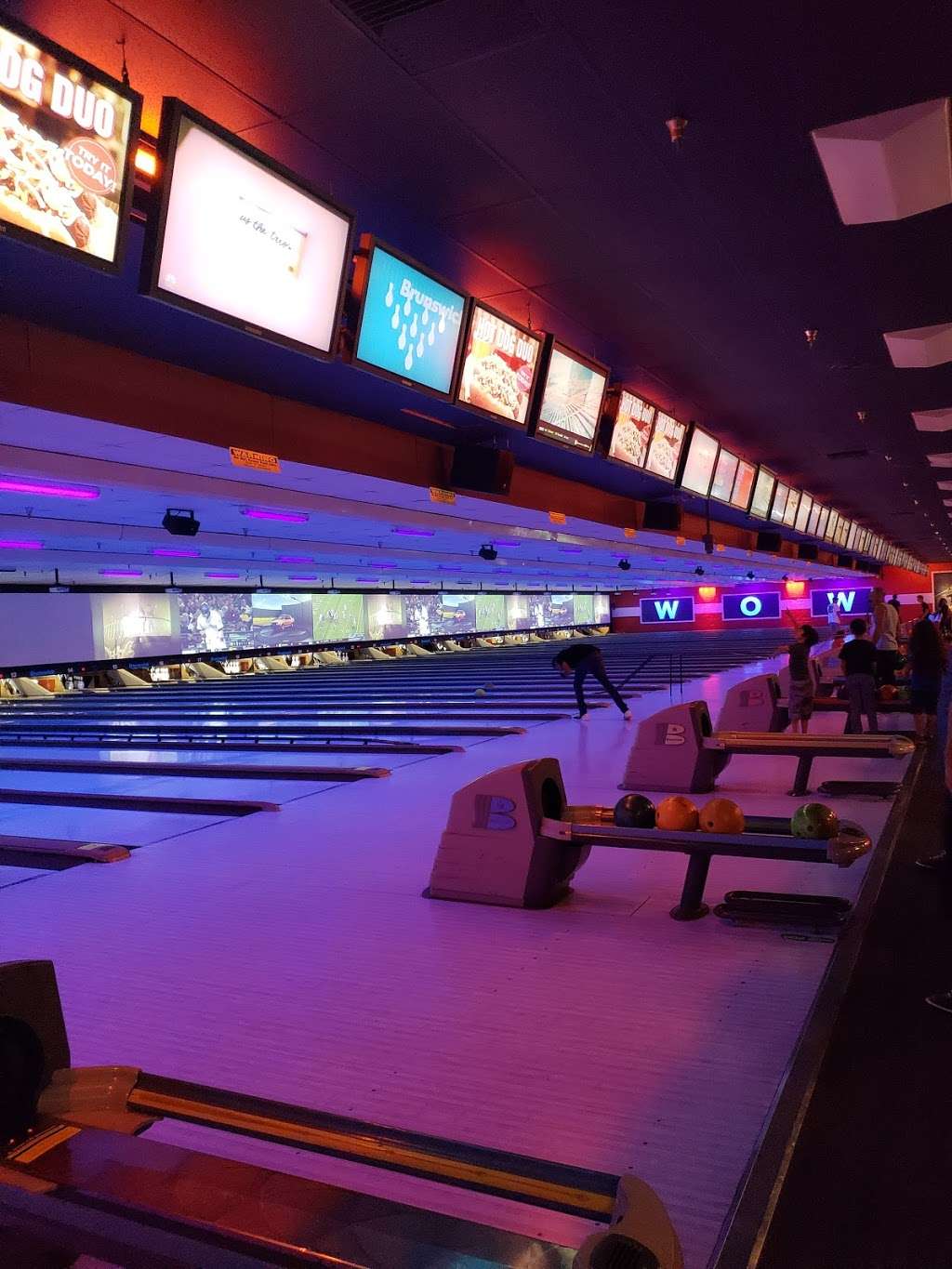 Bowlero Murrieta | 40440 California Oaks Rd, Murrieta, CA 92562, USA | Phone: (951) 698-2202