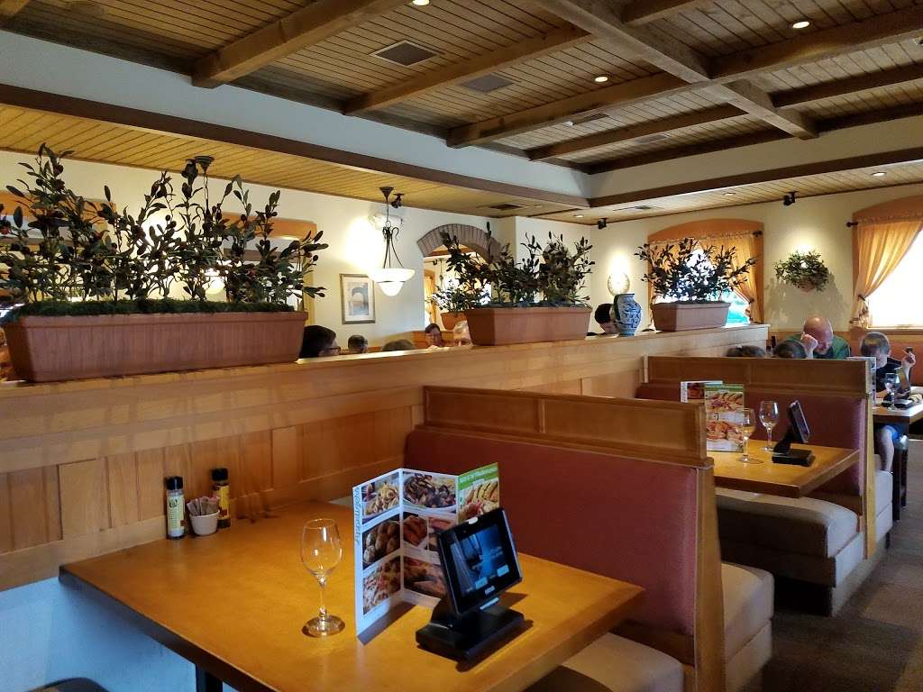 Olive Garden Italian Restaurant | 650 NW Blue Pkwy, Lees Summit, MO 64063, USA | Phone: (816) 347-9778