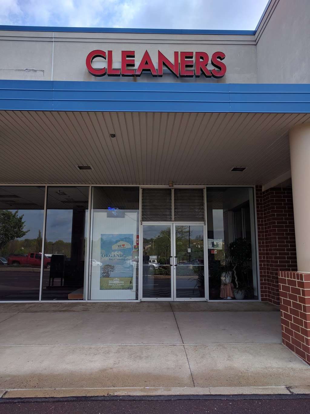 Parks Royal Cleaners | 613 Main St, Harleysville, PA 19438, USA | Phone: (215) 513-2111