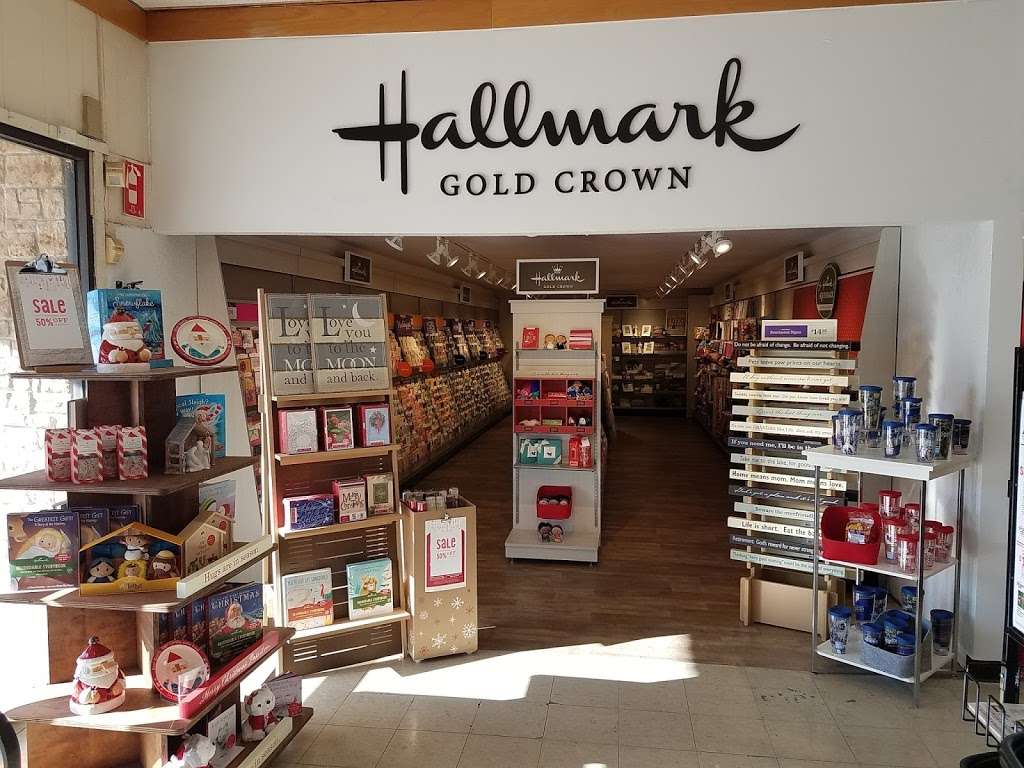 Hallmark Gold Crown | 700A MO-92, Kearney, MO 64060, USA | Phone: (816) 628-6111