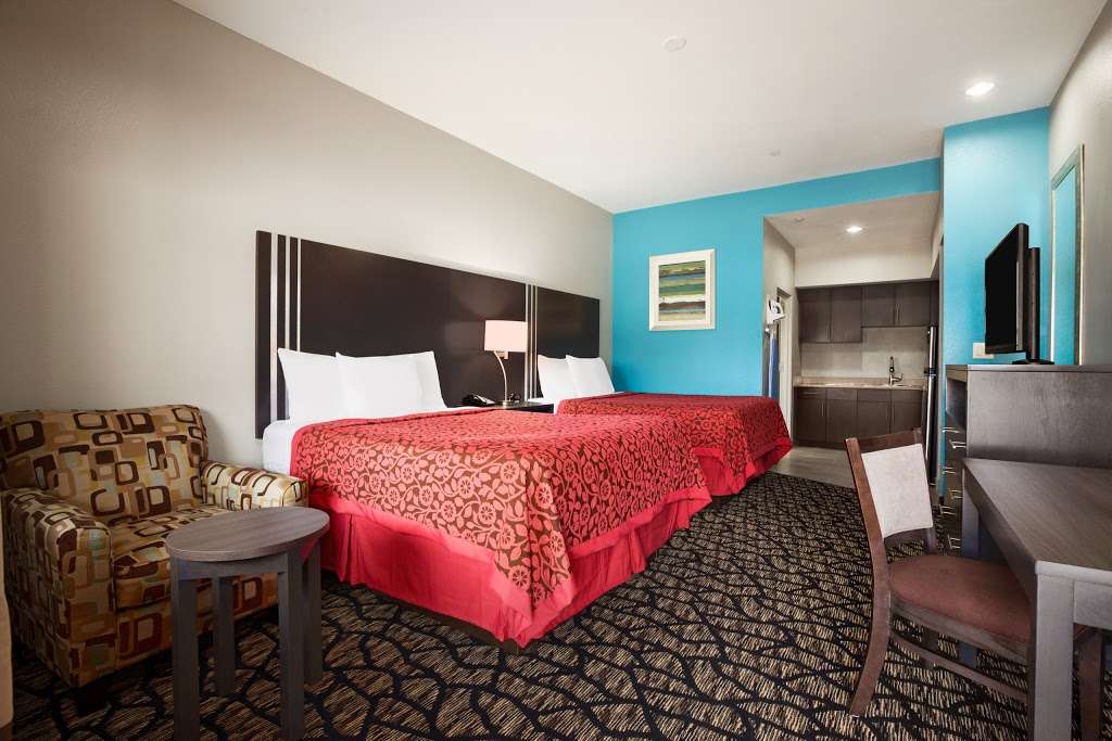 Days Inn & Suites by Wyndham Houston North-Spring | 16021 North Fwy, Houston, TX 77090, USA | Phone: (281) 631-5983